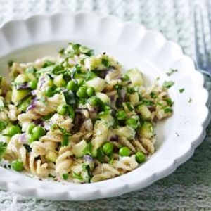 Cheesy pasta with courgette and peas